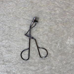 NEW Unbranded Eyelash Curler